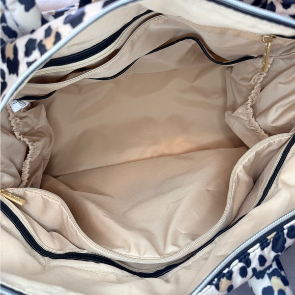 Itzy Ritzy Dream Weekender in Leopard - Picture 7 of 11